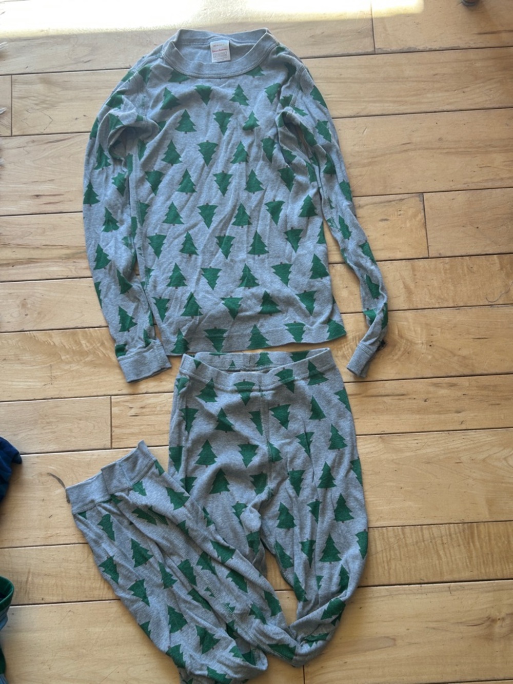 Hanna Andersson Kids Size 140 Pajama Set with Green Tree Print